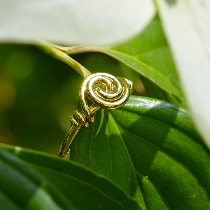 Kosmis Spiral Ring, Size 6