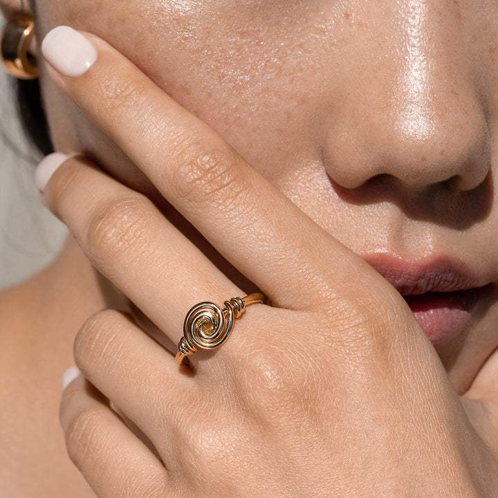 Kosmis Spiral Ring