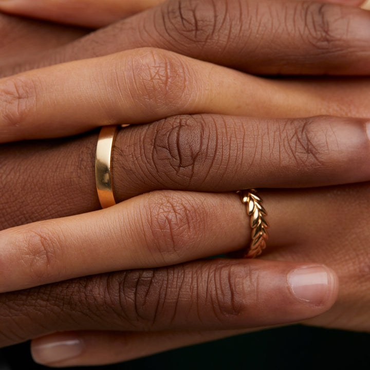 Ethereal Laurel Wedding Ring