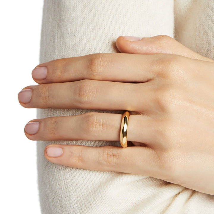 Sustainable Gold Wedding Band on Model Finger
